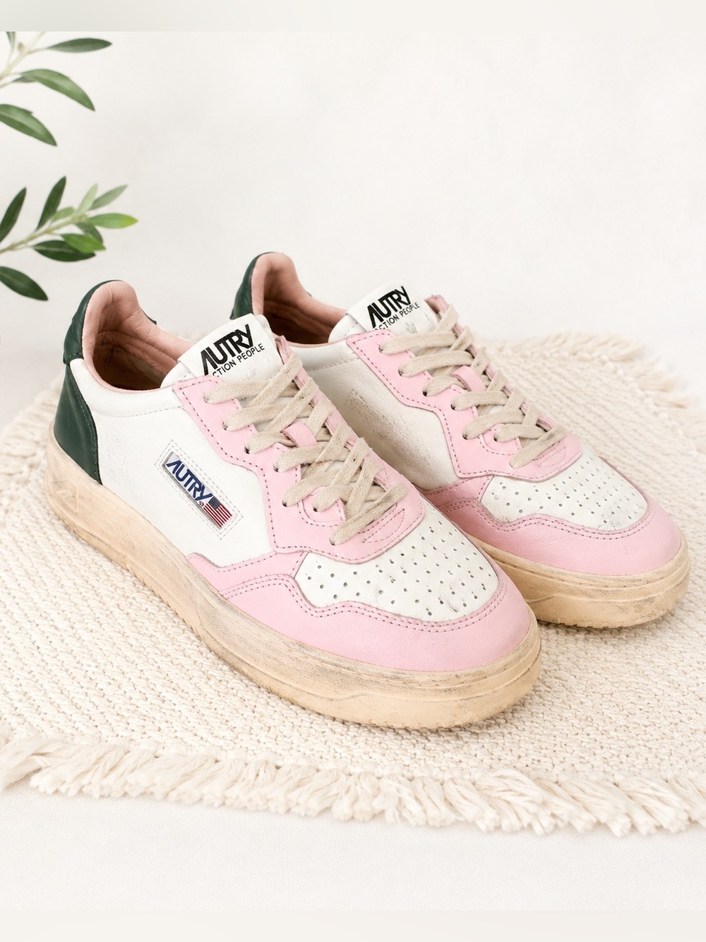Autry Super Vintage Medalist Low Sneakers White Pink Green Womens 40 US 9